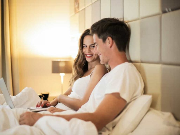 10 Romantic and Cute Bedtime Love Stories for Boyfriend